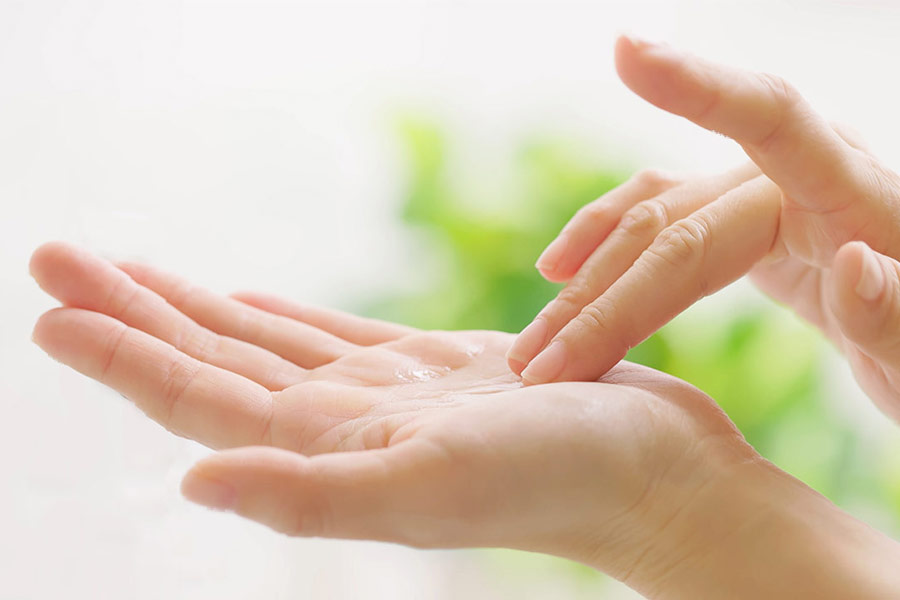 Mains Huile essentielle Laboratoires Bioligo